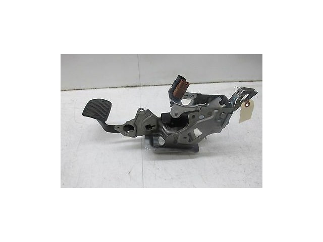 2014-2016 NISSAN VERSA NOTE OEM LEFT FRONT DRIVER SIDE BRAKE PEDAL PAD ASSEMBLY