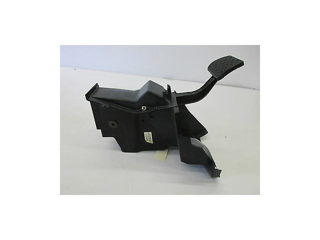 2004-2005 MERCEDES BENZ CLK500 W209 OEM BRAKE PEDAL A2032900401