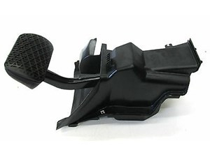 2004-2005 MERCEDES BENZ CLK500 W209 OEM BRAKE PEDAL A2032900401