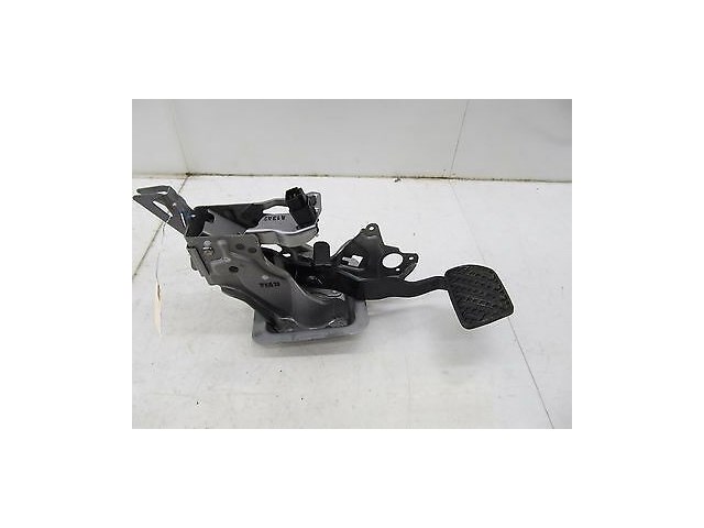 2014-2015 NISSAN VERSA NOTE OEM BRAKE PEDAL PAD ASSEMBLY