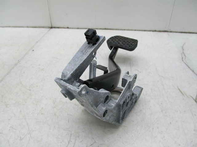  2009-2013 BMW 328i E93 E92 LCI OEM FRONT BRAKE PEDAL 