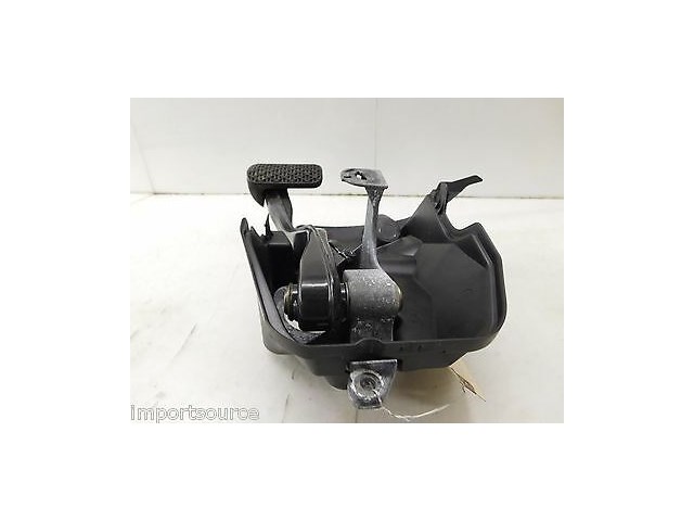 2003-2006 MERCEDES E320 W211 OEM BRAKE PEDAL ASSEMBLY W/ BRACKET A2116840918