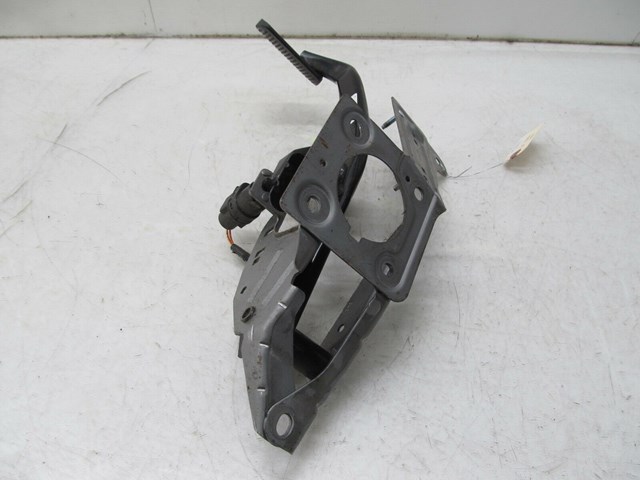 2006-2013 VOLVO C70 T5 OEM LEFT FRONT DRIVER SIDE BRAKE PEDAL ASSEMBLY 