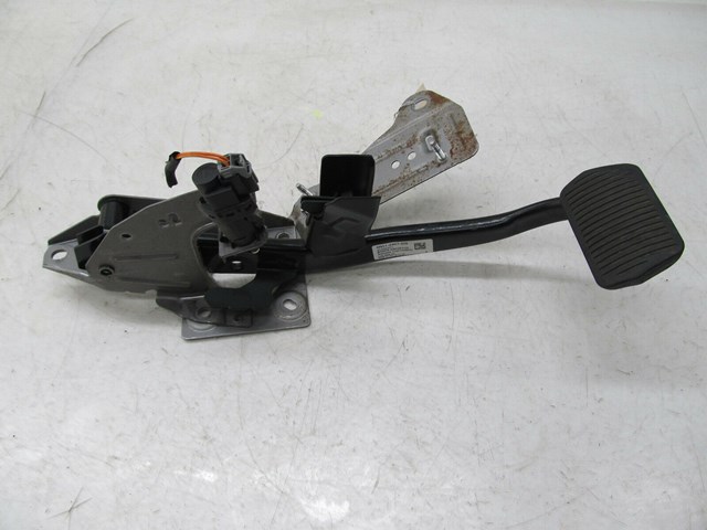 2006-2013 VOLVO C70 T5 OEM LEFT FRONT DRIVER SIDE BRAKE PEDAL ASSEMBLY 
