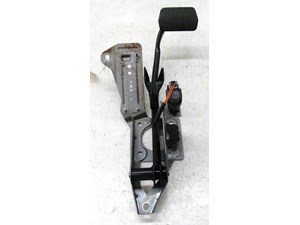 2006-2013 VOLVO C70 T5 OEM LEFT FRONT DRIVER SIDE BRAKE PEDAL ASSEMBLY 