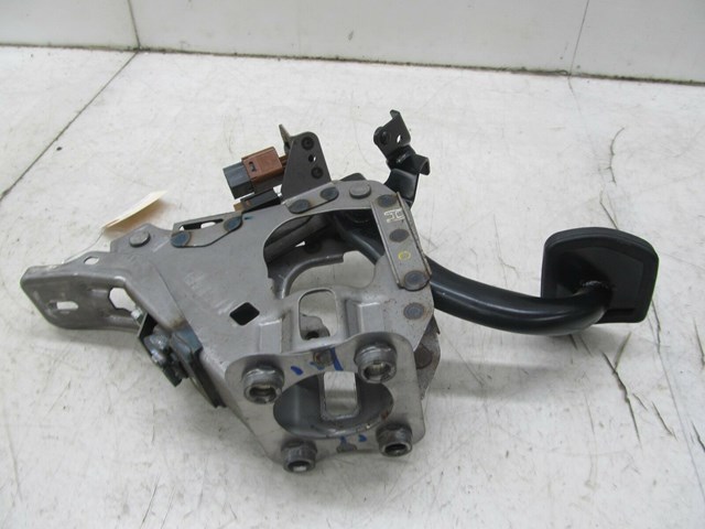 2009-2013 INFINITI G37 CONVERTIBLE OEM LEFT FRONT BRAKE PEDAL 