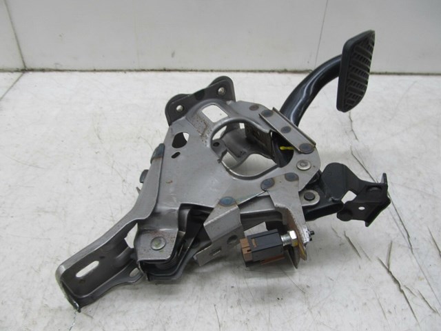 2009-2013 INFINITI G37 CONVERTIBLE OEM LEFT FRONT BRAKE PEDAL 