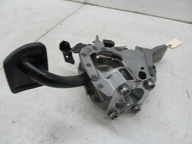 2009-2013 INFINITI G37 CONVERTIBLE OEM LEFT FRONT BRAKE PEDAL 