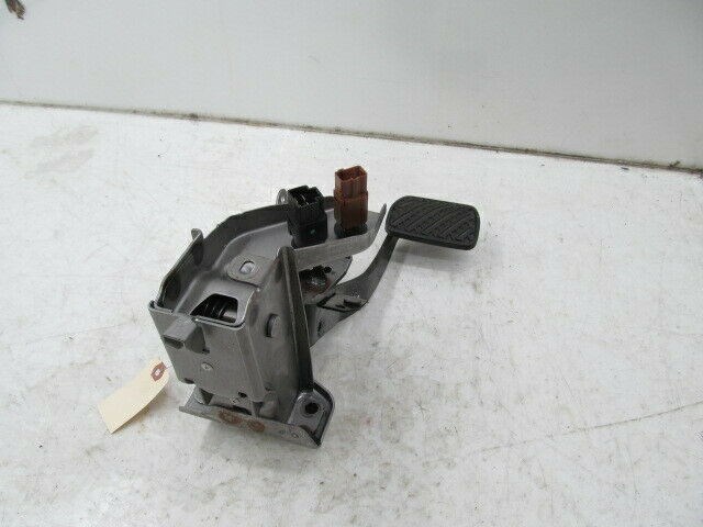 2013-2018 NISSAN SENTRA SV OEM LEFT FRONT DRIVER SIDE BRAKE PEDAL 