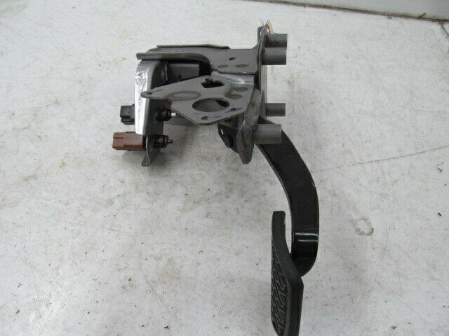 2013-2018 NISSAN SENTRA SV OEM LEFT FRONT DRIVER SIDE BRAKE PEDAL 