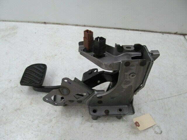 2013-2018 NISSAN SENTRA SV OEM LEFT FRONT DRIVER SIDE BRAKE PEDAL 