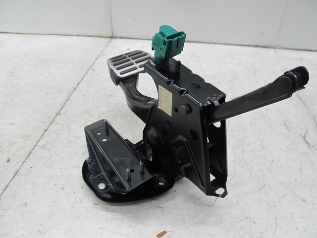 2000-2006 AUDI TT ROADSTER OEM LEFT FRONT BRAKE PEDAL ASSEMBLY 