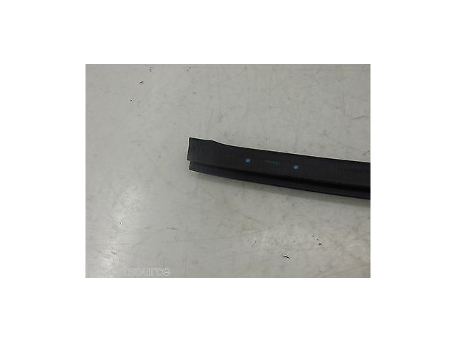 2005-2009 BUICK LACROSSE OEM RIGHT REAR DOOR WINDOW WEATHER SEAL TRIM 