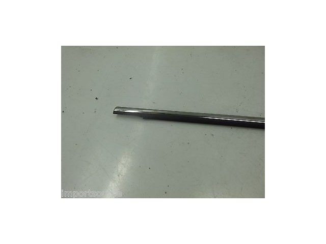 2005-2009 BUICK LACROSSE OEM LEFT FRONT DOOR WINDOW WEATHER SEAL TRIM 