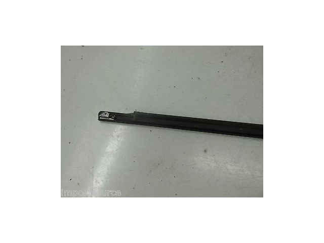 2005-2009 BUICK LACROSSE OEM LEFT FRONT DOOR WINDOW WEATHER SEAL TRIM 