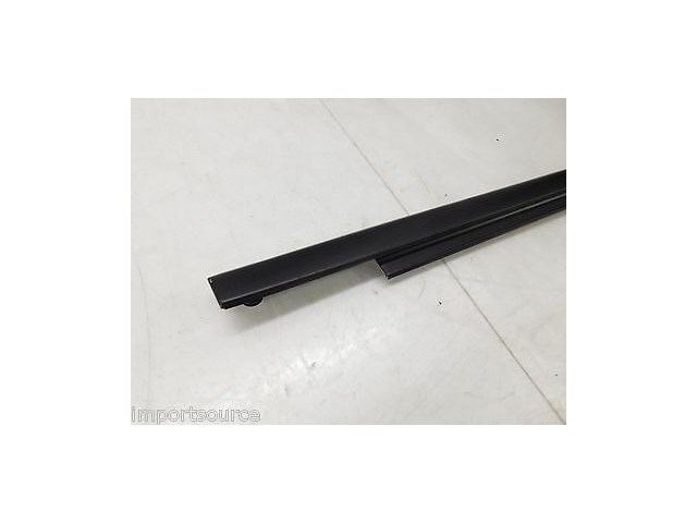2013-2015 GMC ACADIA OEM RIGHT FRONT PASSENGER DOOR WINDOW WEATHER SEAL TRIM