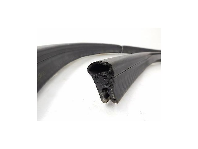 2006-2009 MERCEDES R350 W251 OEM FRONT ENGINE HOOD WEATHER SEAL STRIP