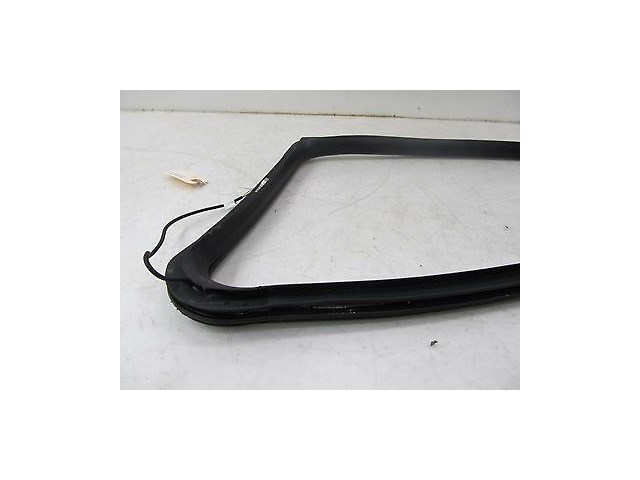  2006-2009 MERCEDES R350 W251 OEM LEFT REAR QUARTER GLASS RUBBER WEATHER SEAL