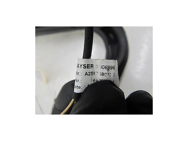  2006-2009 MERCEDES R350 W251 OEM LEFT REAR QUARTER GLASS RUBBER WEATHER SEAL