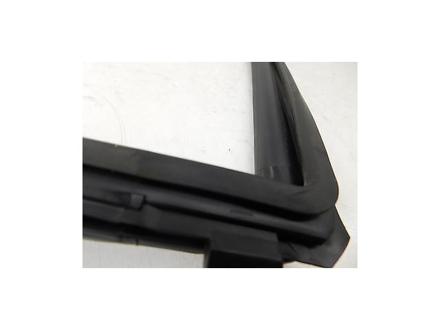 2012-2015 TOYOTA PRIUS C OEM RIGHT REAR DOOR WINDOW WEATHER SEAL RUBBER STRIP