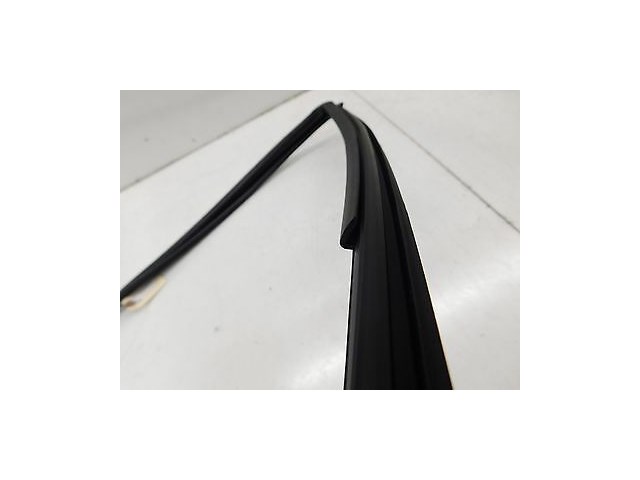 2012-2015 TOYOTA PRIUS C OEM LEFT REAR DOOR WINDOW WEATHER SEAL RUBBER STRIP