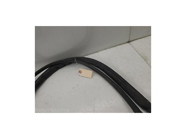 2003-2006 TOYOTA TUNDRA OEM LEFT REAR DRIVERS SIDE DOOR WINDOW WEATHER SEAL 