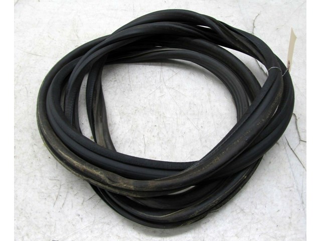 2003-2004 LAND ROVER DISCOVERY OEM TRUNK BODY WEATHER STRIP SEAL 