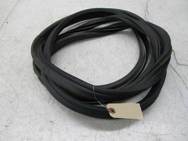 2003-2004 LAND ROVER DISCOVERY OEM TRUNK BODY WEATHER STRIP SEAL 