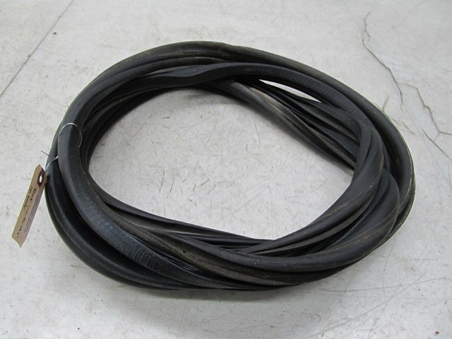 2003-2004 LAND ROVER DISCOVERY OEM TRUNK BODY WEATHER STRIP SEAL 