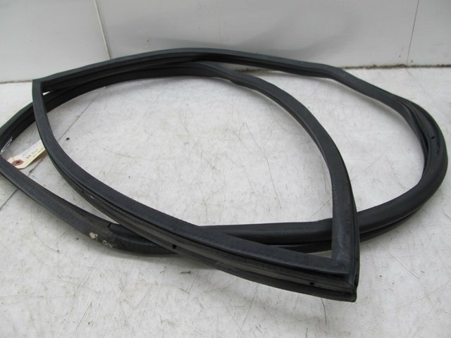 2003-2004 LAND ROVER DISCOVERY OEM RIGHT REAR DOOR BODY WEATHER STRIP SEAL 