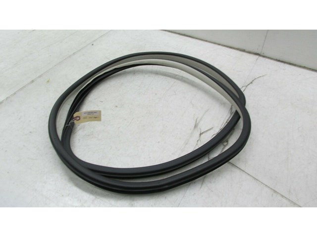 2011-2018 INFINITI M37 Q70 OEM RIGHT REAR DOOR ON BODY WEATHER STRIP SEAL   