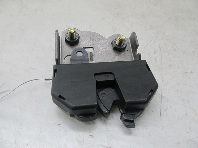 2002-2006 BMW M3 E46 COUPE OEM RIGHT REAR SEAT LOCK LATCH 