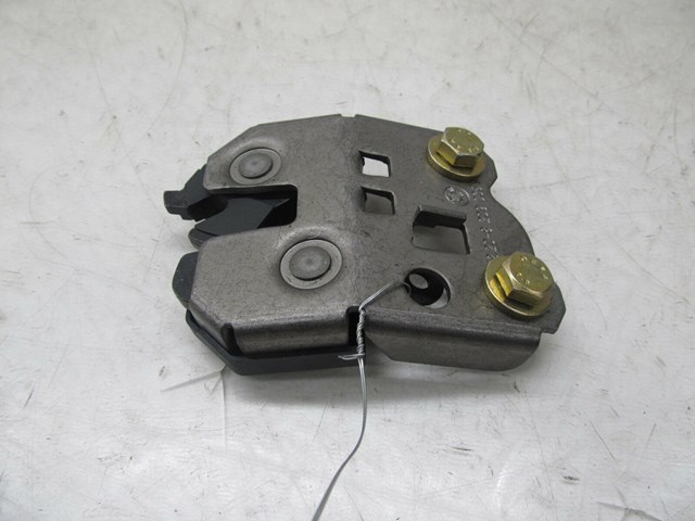 2002-2006 BMW M3 E46 COUPE OEM RIGHT REAR SEAT LOCK LATCH 