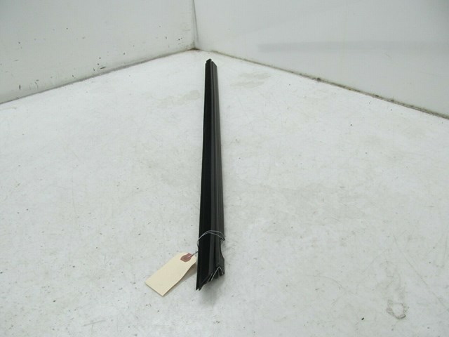 2012-2015 MERCEDES C350 COUPE OEM RIGHT PASSENGER DOOR GLASS INNER WEATHER STRIP