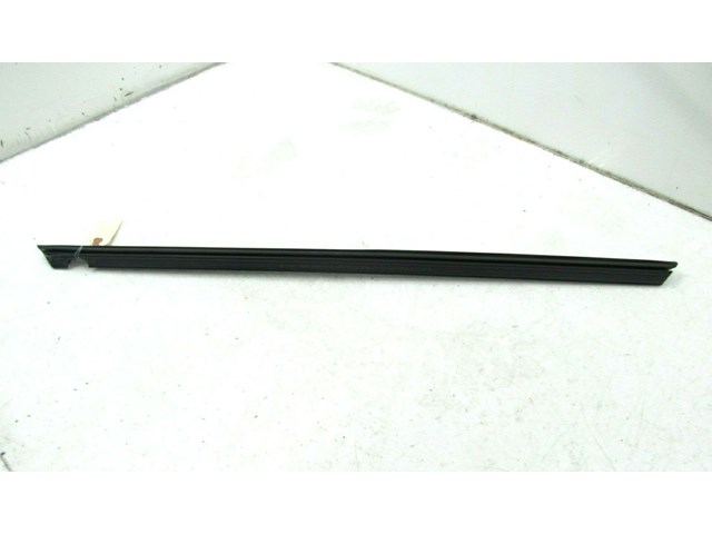 2012-2015 MERCEDES C350 COUPE OEM RIGHT PASSENGER DOOR GLASS INNER WEATHER STRIP