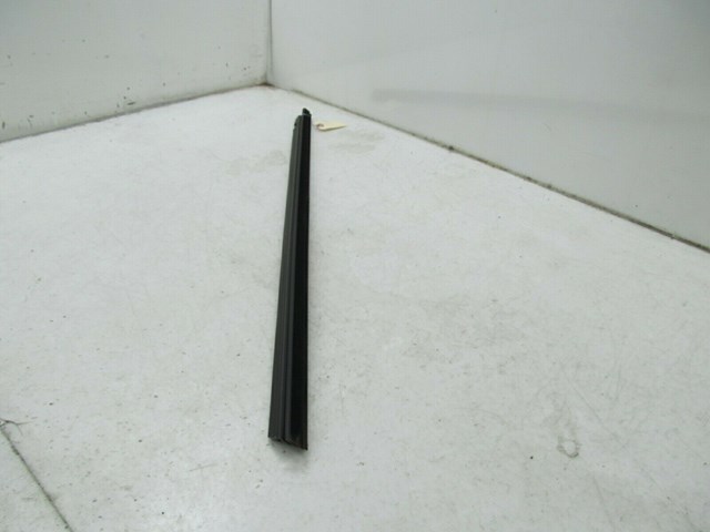 2012-2015 MERCEDES C350 COUPE OEM RIGHT PASSENGER DOOR GLASS INNER WEATHER STRIP