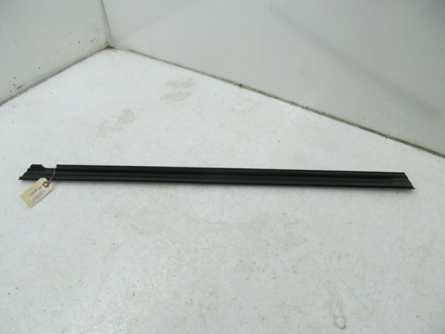 2012-2015 MERCEDES C350 COUPE OEM RIGHT PASSENGER DOOR GLASS INNER WEATHER STRIP