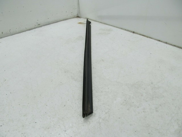 2012-2015 MERCEDES C350 COUPE OEM RIGHT PASSENGER DOOR GLASS INNER WEATHER STRIP