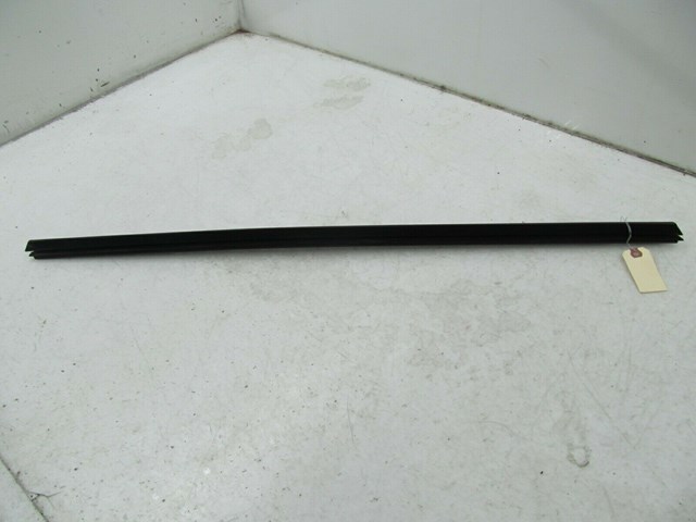 2012-2015 MERCEDES C350 COUPE OEM RIGHT PASSENGER DOOR GLASS INNER WEATHER STRIP