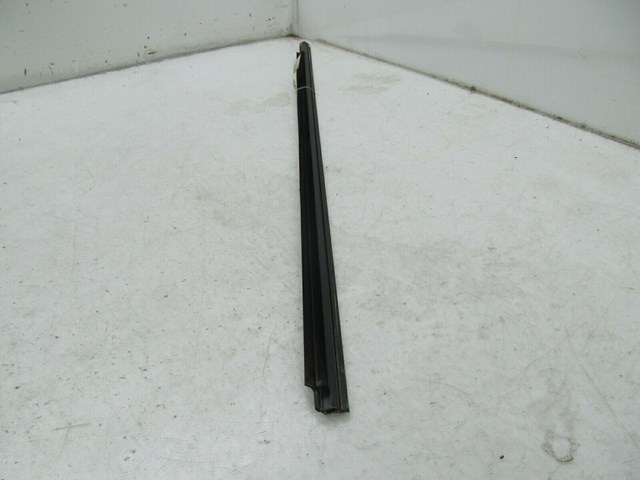 2012-2015 MERCEDES C350 COUPE OEM RIGHT PASSENGER DOOR GLASS OUTER WEATHER STRIP