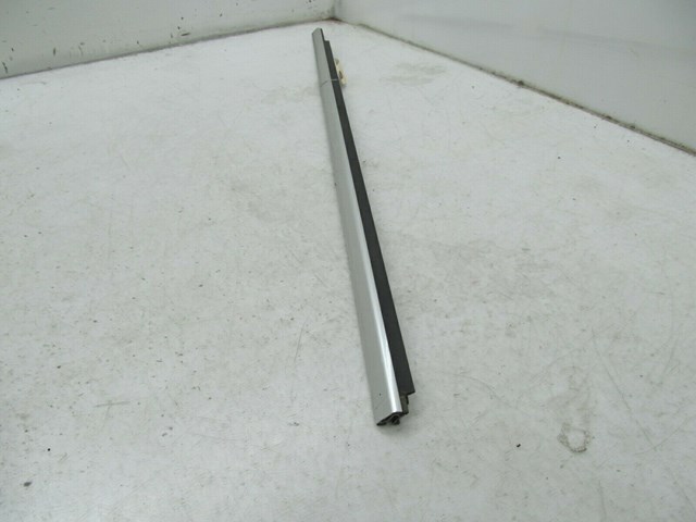 2012-2015 MERCEDES C350 COUPE OEM RIGHT PASSENGER DOOR GLASS OUTER WEATHER STRIP