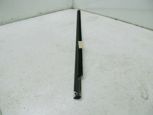 2012-2015 MERCEDES C350 COUPE OEM RIGHT PASSENGER DOOR GLASS OUTER WEATHER STRIP