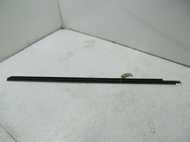 2012-2015 MERCEDES C350 COUPE OEM RIGHT PASSENGER DOOR GLASS OUTER WEATHER STRIP