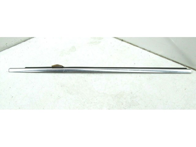 2012-2015 MERCEDES C350 COUPE OEM RIGHT PASSENGER DOOR GLASS OUTER WEATHER STRIP