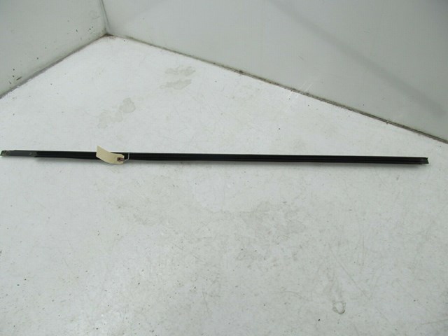 2012-2015 MERCEDES C350 COUPE OEM RIGHT PASSENGER DOOR GLASS OUTER WEATHER STRIP