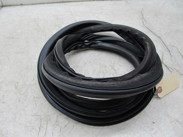 2009-2012 INFINITI FX35 OEM RIGHT REAR DOOR WEATHER STRIP 
