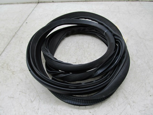 2009-2012 INFINITI FX35 OEM RIGHT REAR DOOR WEATHER STRIP 
