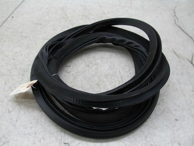 2009-2012 INFINITI FX35 OEM RIGHT REAR DOOR WEATHER STRIP 