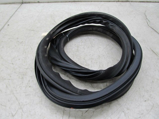 2009-2012 INFINITI FX35 OEM RIGHT REAR DOOR WEATHER STRIP 