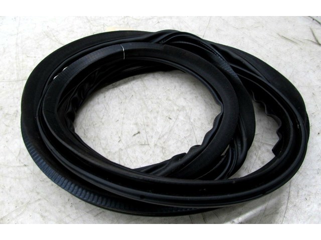 2009-2012 INFINITI FX35 OEM RIGHT REAR DOOR WEATHER STRIP 